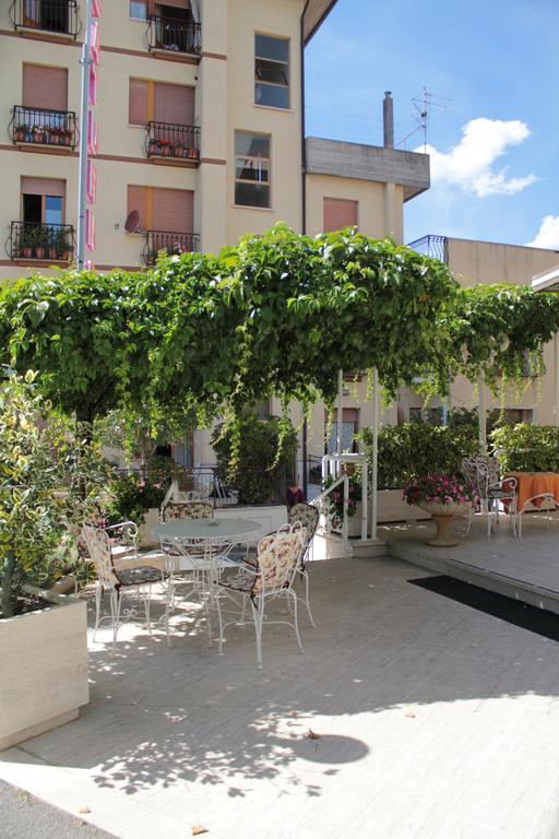 Hotel Saturno تْشيانشانو  تيرمي المظهر الخارجي الصورة
