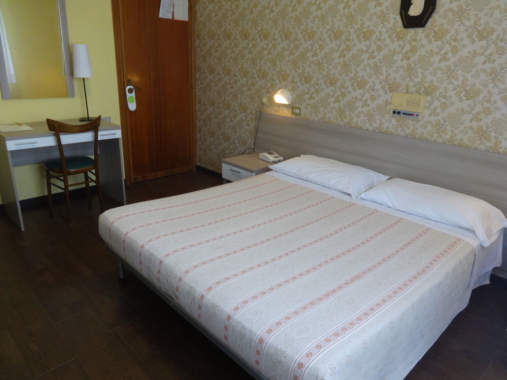 Hotel Saturno تْشيانشانو  تيرمي المظهر الخارجي الصورة