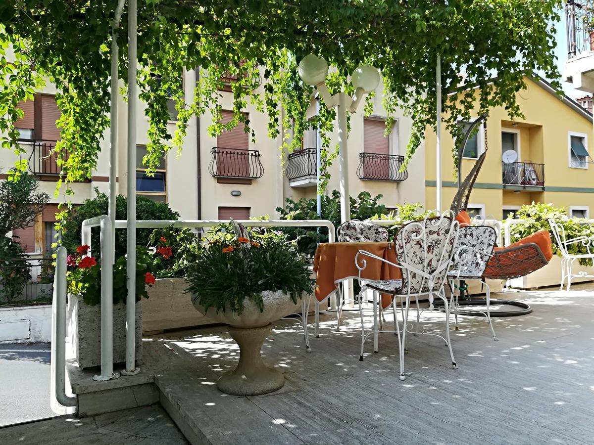Hotel Saturno تْشيانشانو  تيرمي المظهر الخارجي الصورة