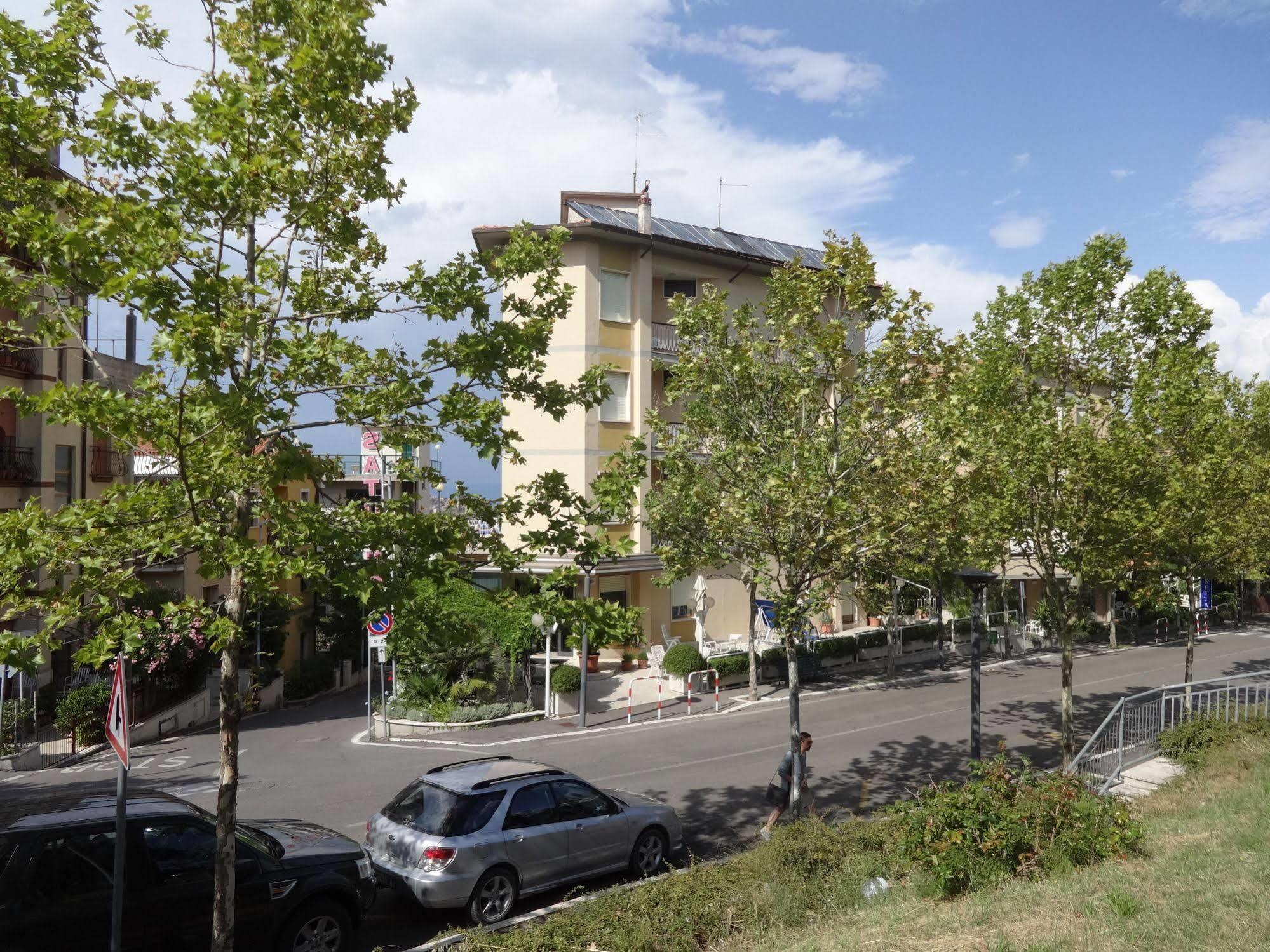 Hotel Saturno تْشيانشانو  تيرمي المظهر الخارجي الصورة
