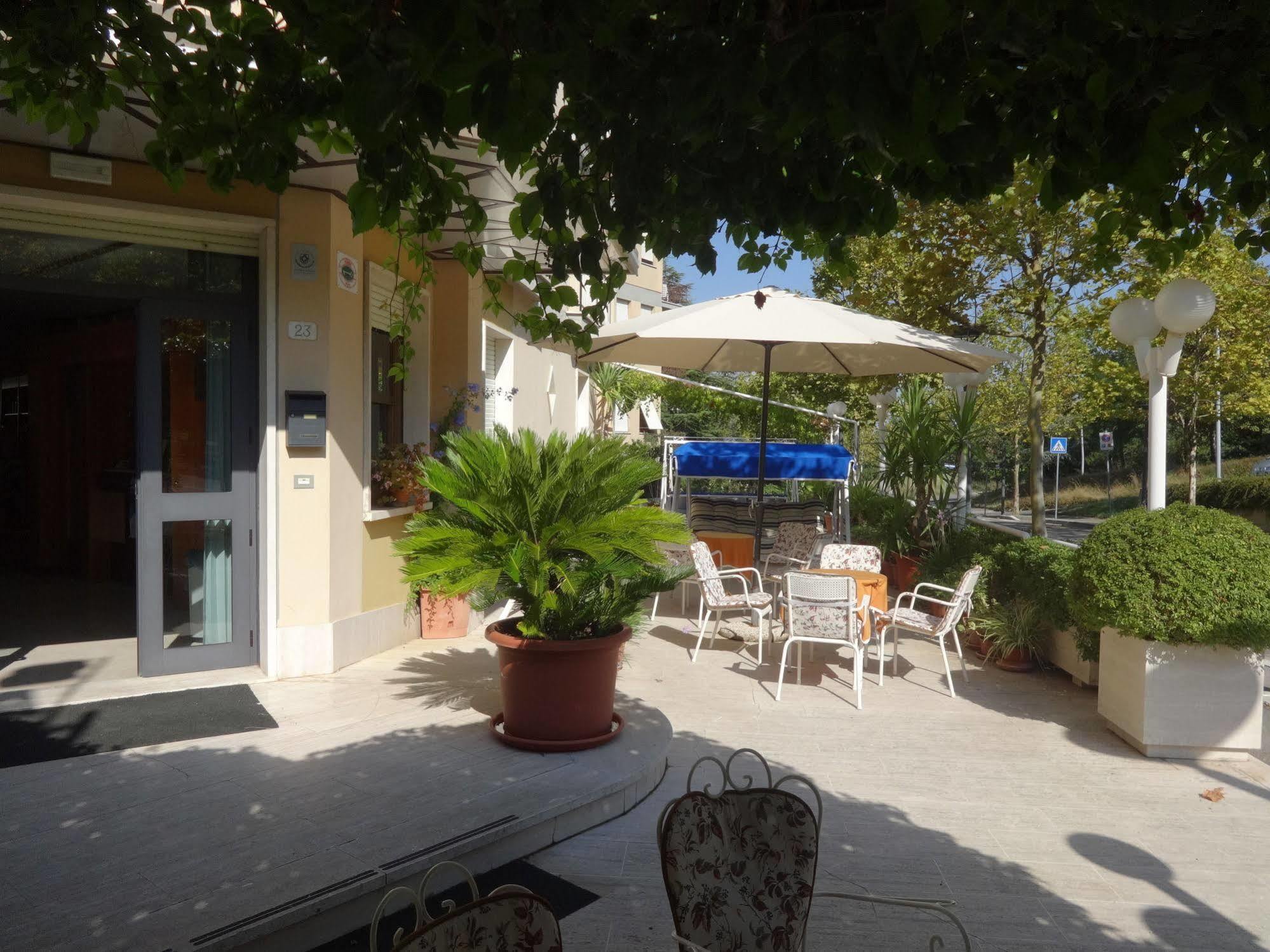 Hotel Saturno تْشيانشانو  تيرمي المظهر الخارجي الصورة
