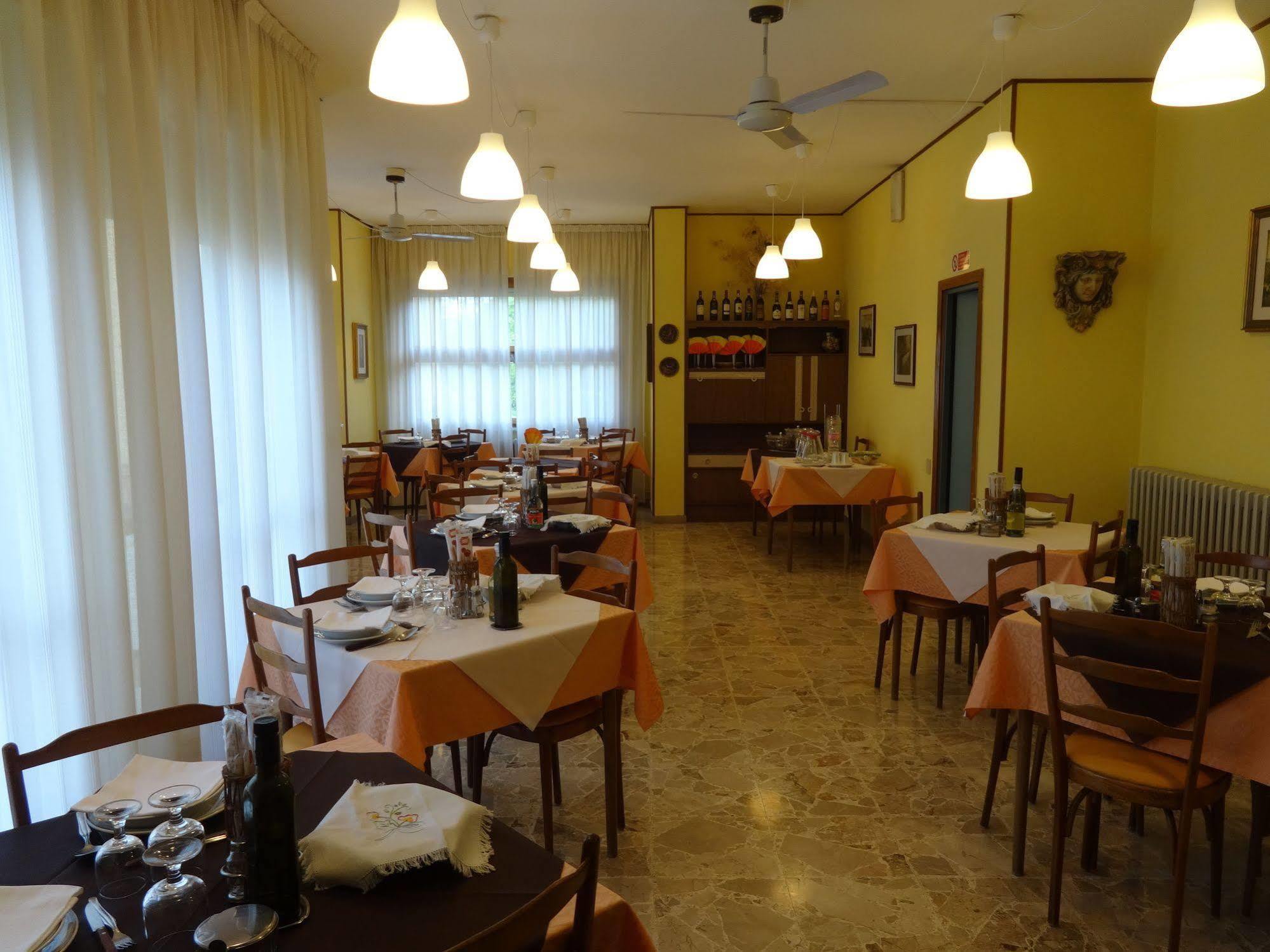 Hotel Saturno تْشيانشانو  تيرمي المظهر الخارجي الصورة